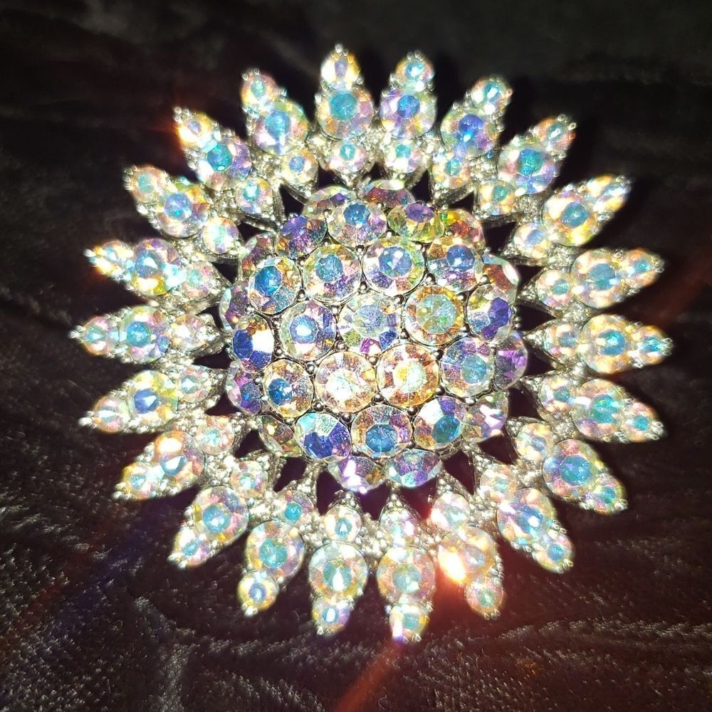 VNTG Stunning Floral Rhinestone Brooch